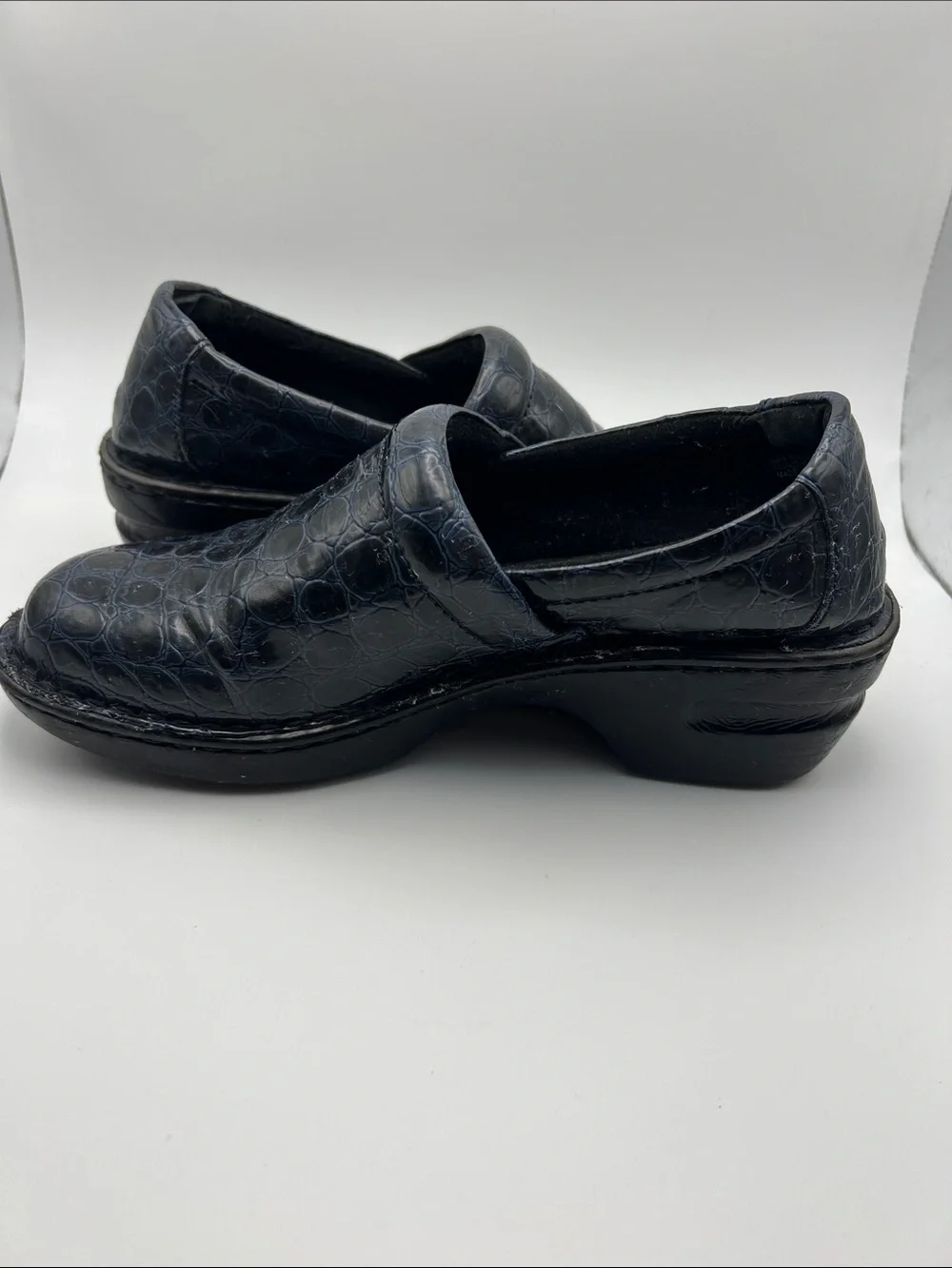 b.o.c. Navy Croc-Embossed Slip-On Loafers Women’s 8